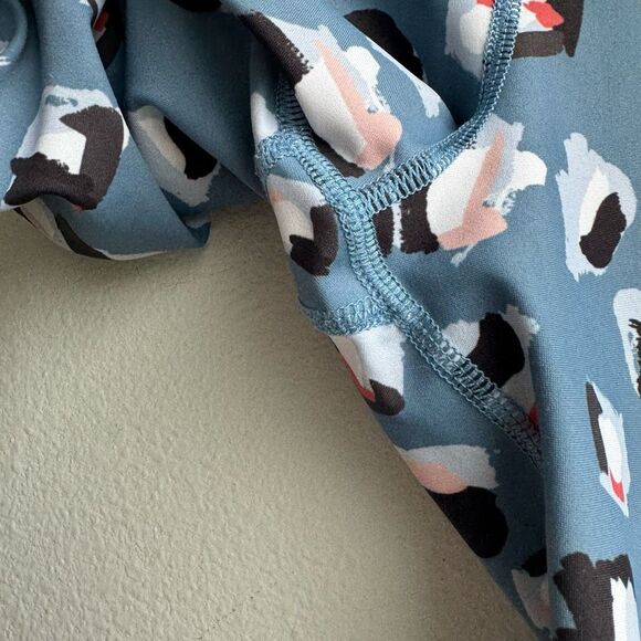 Beach Riot Cara Cross Over Leggings Blue Multi Spot Leopard Size XS Inseam 24” - Picture 4 of 6